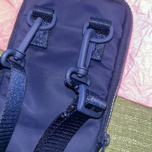 Lululemon Athletica Unisex  Camouflage Zip Top Crossbody Bag - Blue & Brown EUC - Picture 10 of 16